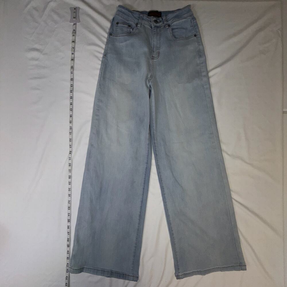 Canva Women's High Rise Light Wash Xtra Wide Jeans- Size 26